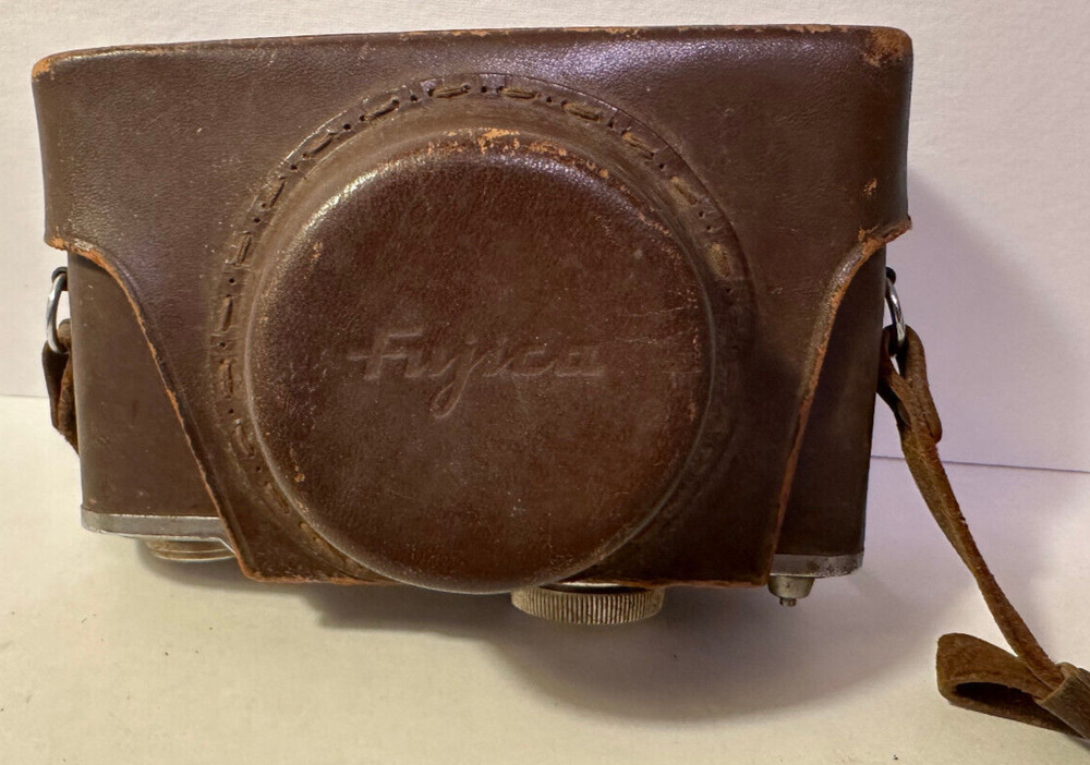 Fujika 35mm camera. 35-SE Untested. As Is