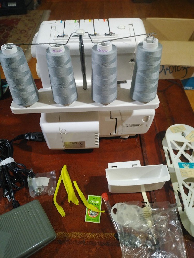 Working Baby Lock Protege - BL5370ED - 4 Spool Serger Differencial Feed