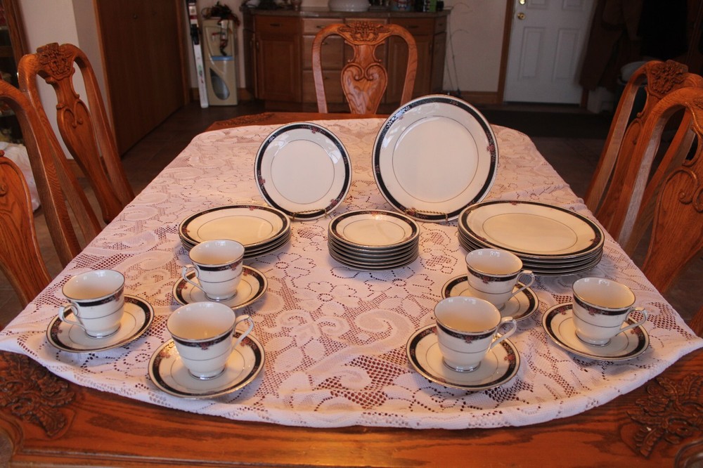 Noritake Ivory China Vintage Pattern 7260 Etienne 30 Piece Dinnerware Grouping