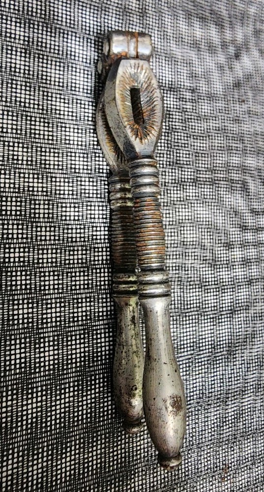 ANTIQUE DOUBLE HINGED WELL-WORKING DISTRESSED SOLID CAST IRON NUT CRACKER 💪🌰