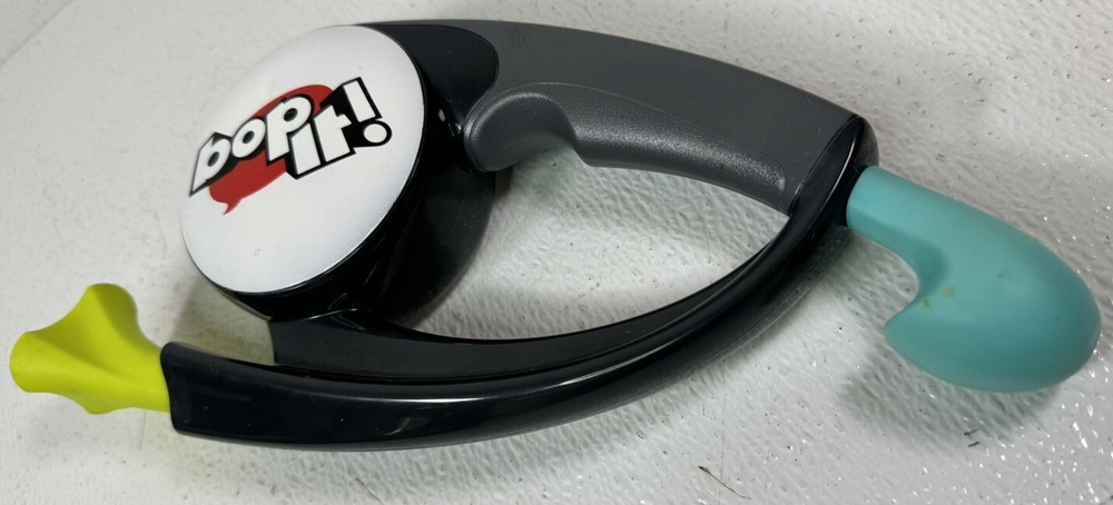 Hasbro Bop It Handheld Electronic Game Toy 2015 - Tested