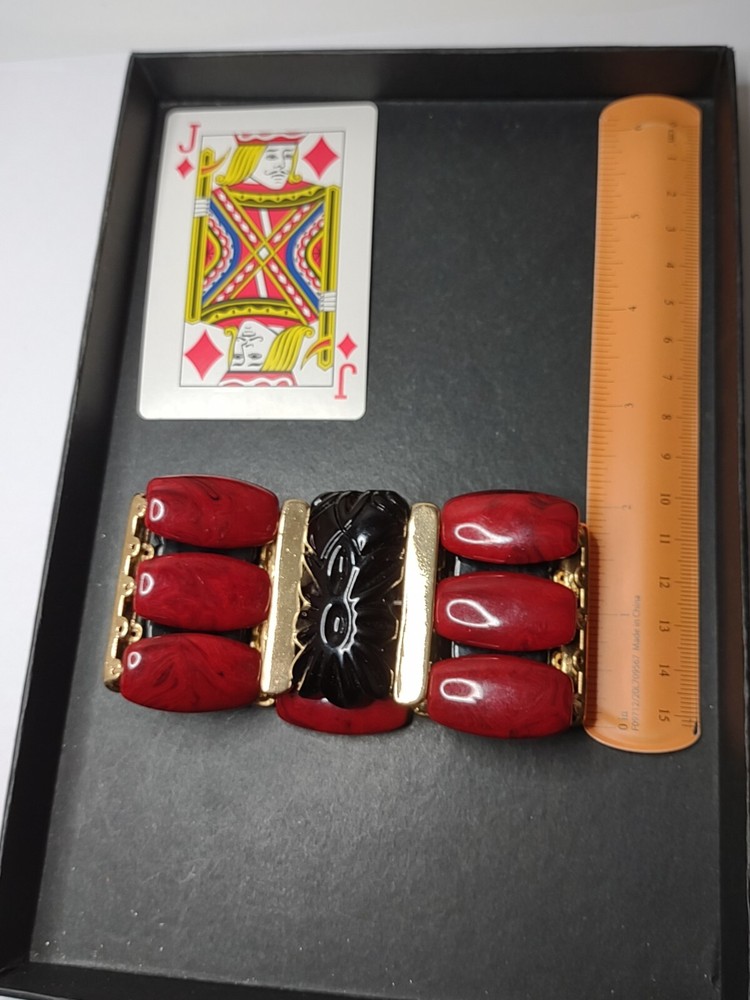 Nice Plastic Bead Red And Black Stretch Bracelet