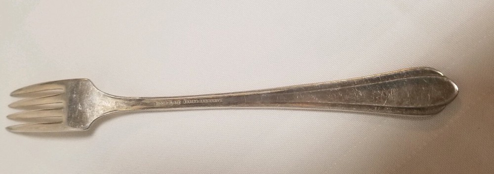 Tudor Plate ONEIDA Community Made - 1 dinner fork unknown pattern
