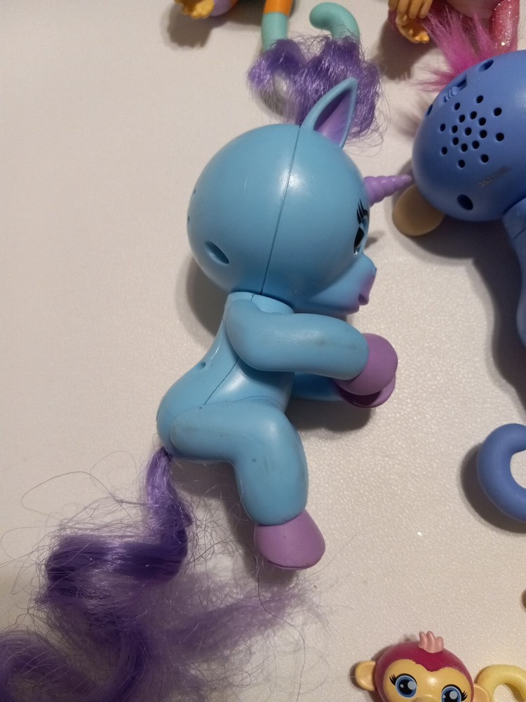 Wowwee 8 Fingerings 4" Monkeys Unicorn Sloth & 4 Monkeys 1/2"