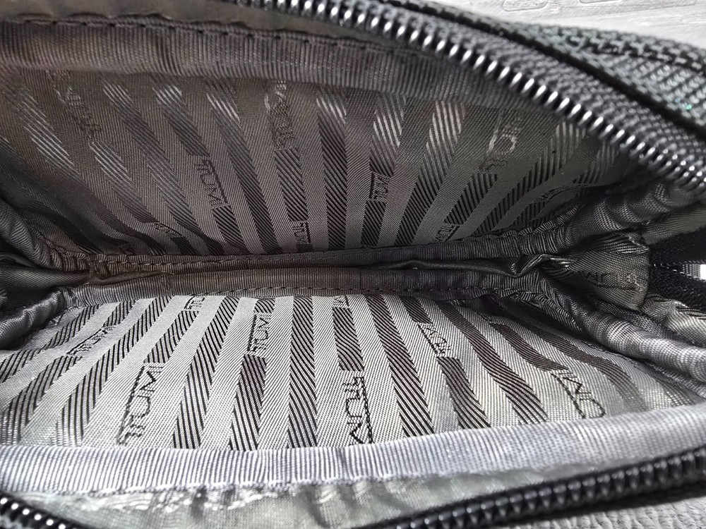 TUMI Toiletry Travel Pouch Zip Zip Wallet