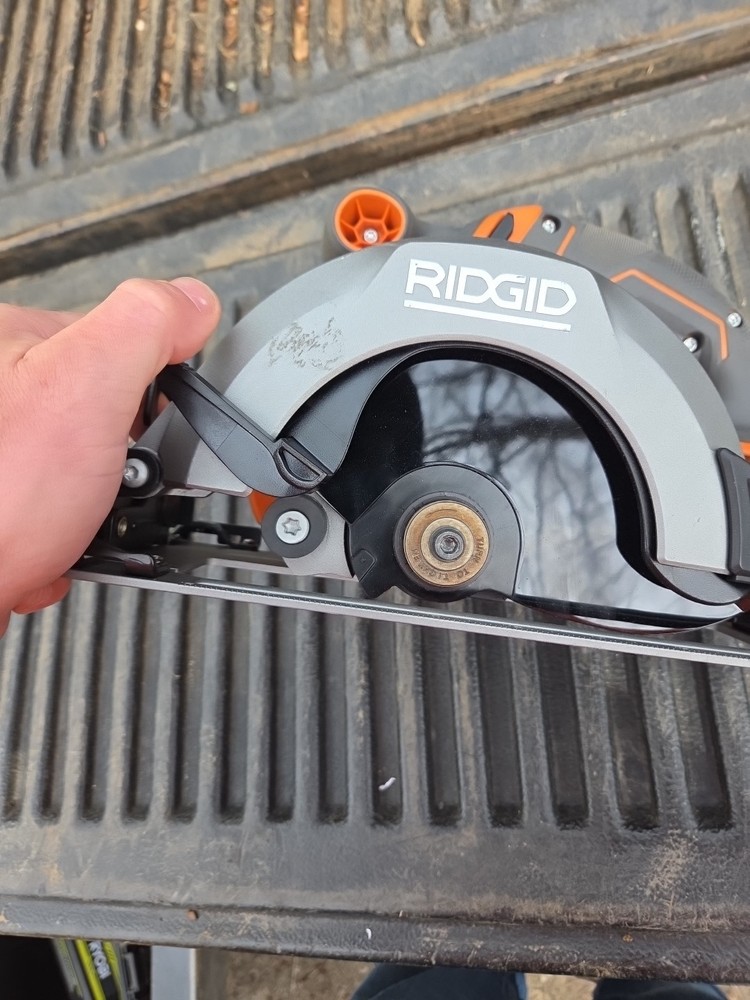 RIDGID 6_1/2" Cordless Circular Saw