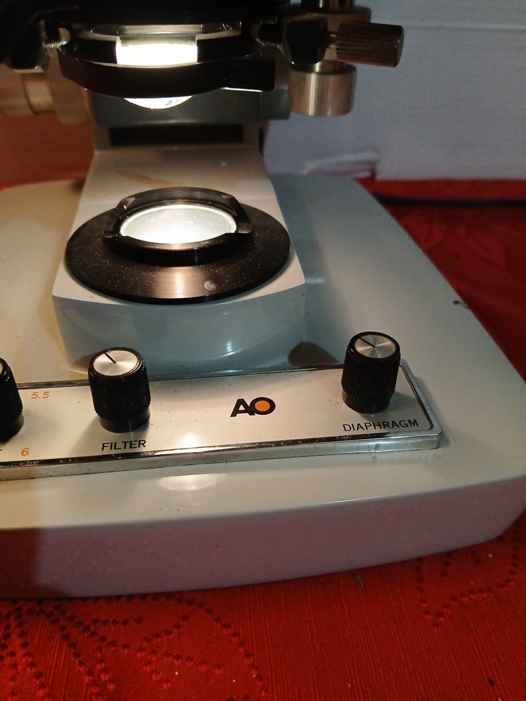 AO MicroStar One-Ten Illuminator 1130 Microscope 4 OBJECTIVES