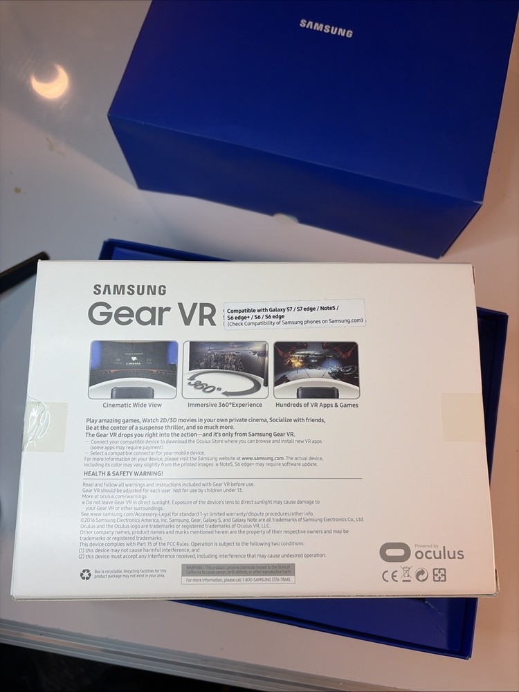 Samsung Gear VR Headset with Oculus