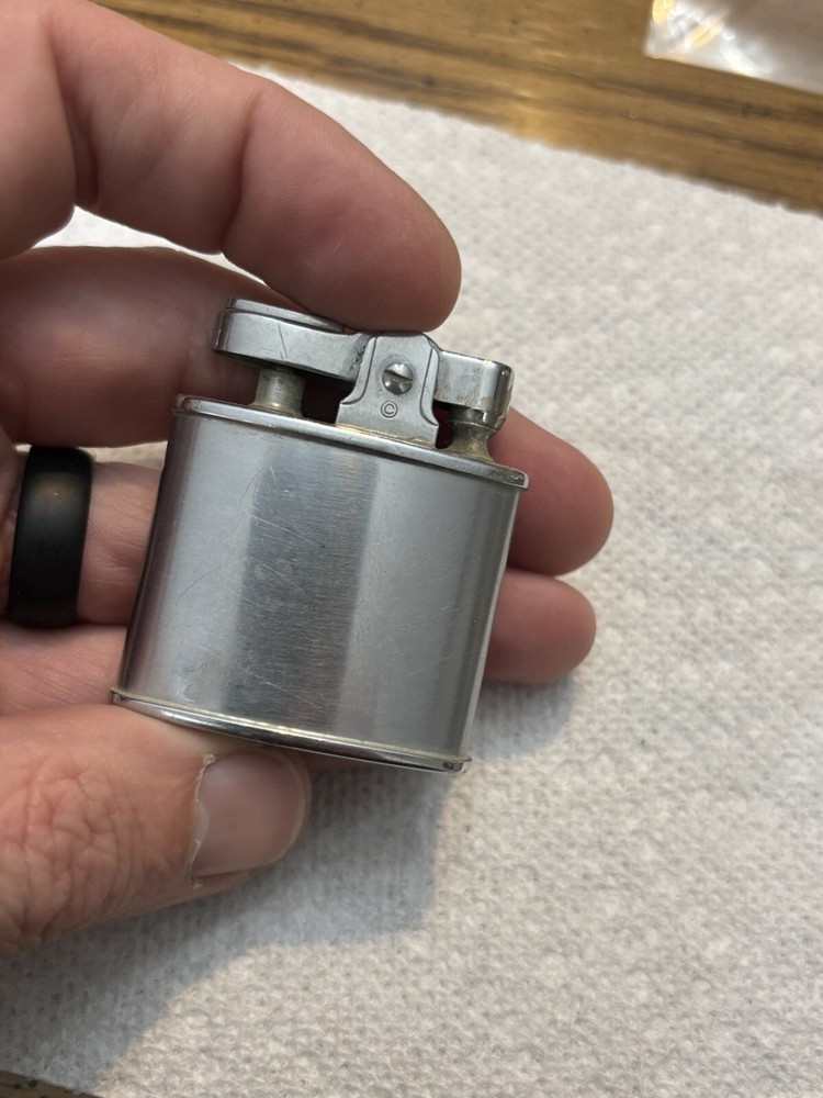 Vintage Ronson Standard Silver Tone Lighter