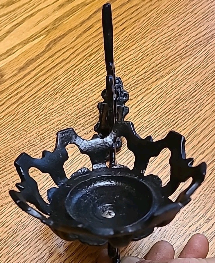 VTG Cast black lamp holder with wall bracket