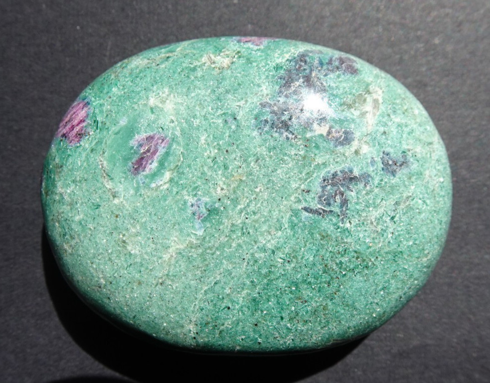 Ruby Fuchsite Palmstone - India sc1010