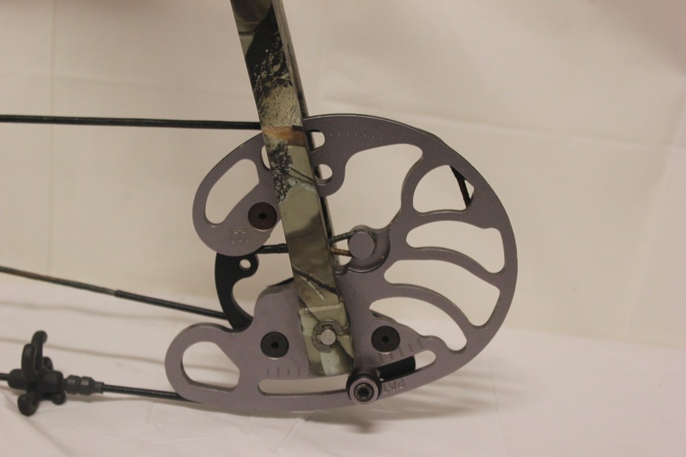 Bowtech Tomkat RH Compound Bow 70 LBS Camo