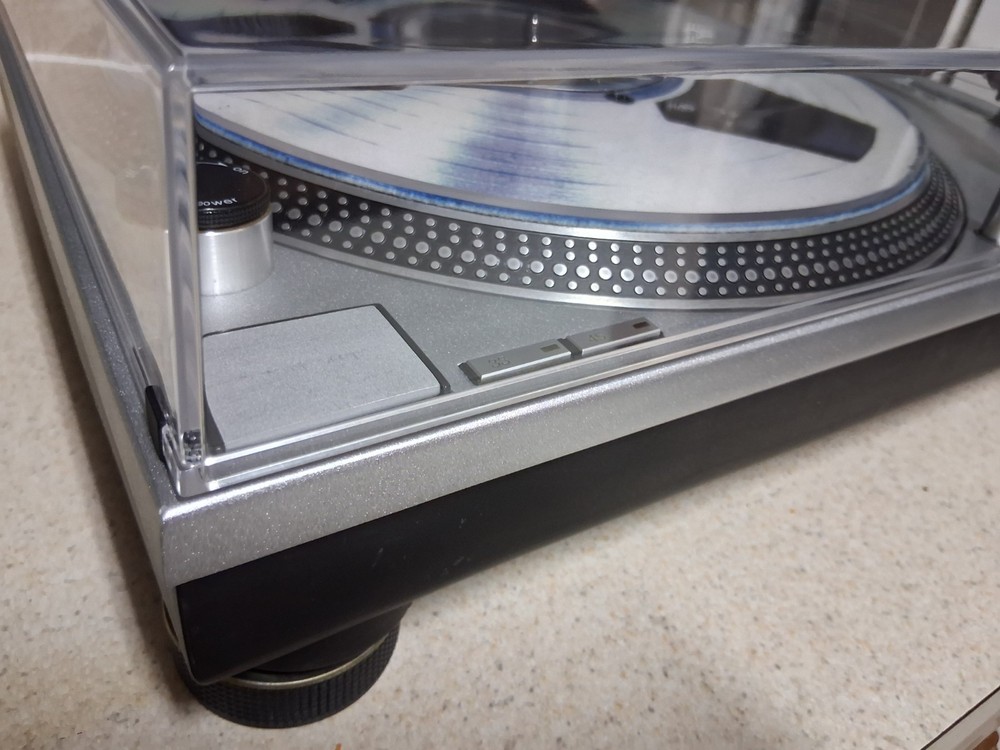 Technics SL1200Mk2 Turntable - Refurbished and Fully Functional