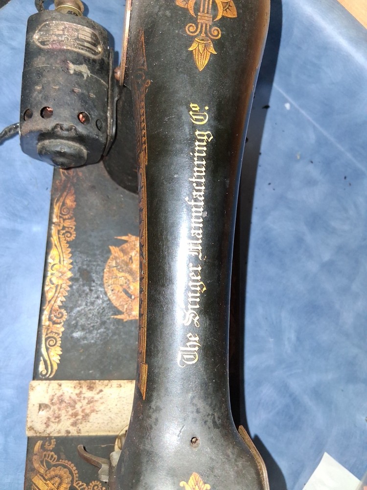 Old Singer Sewing Machine With Box