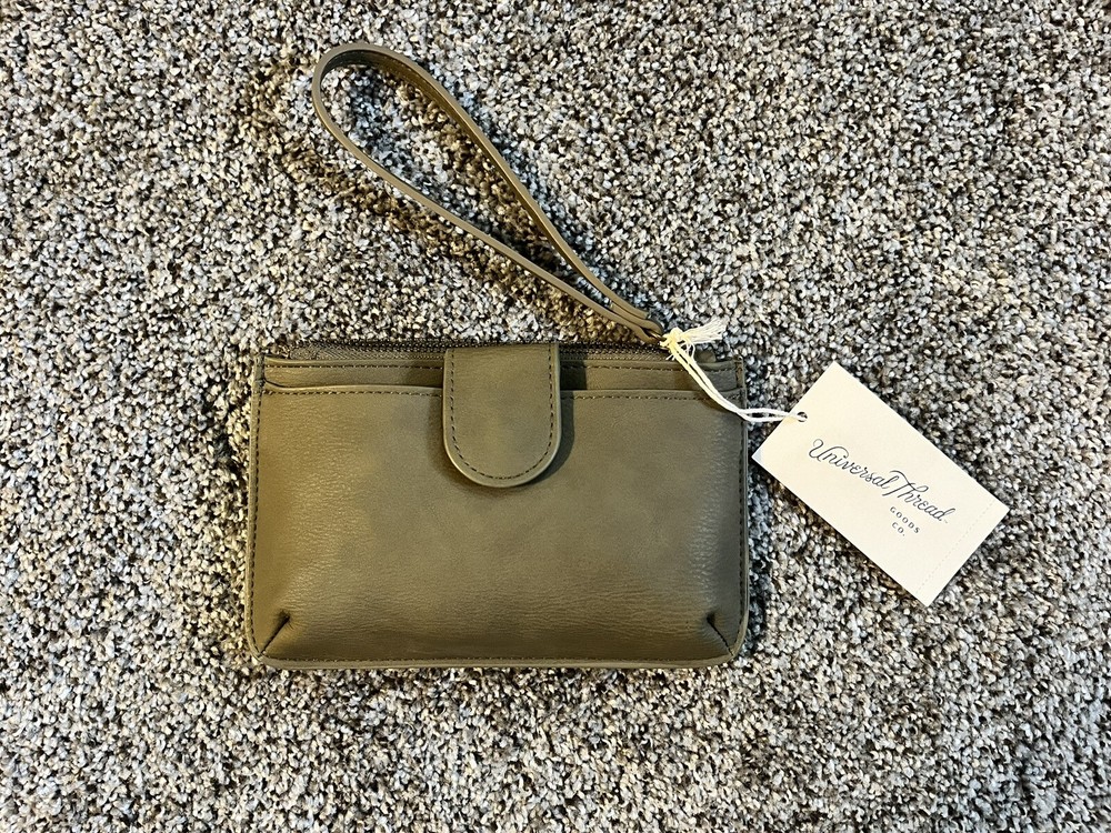 * NWT* Universal Thread Olive Green Wristlet Wallet Top Zip Closure