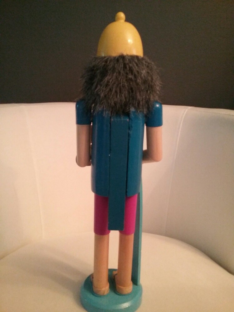 Surfer Man Nutcracker. D