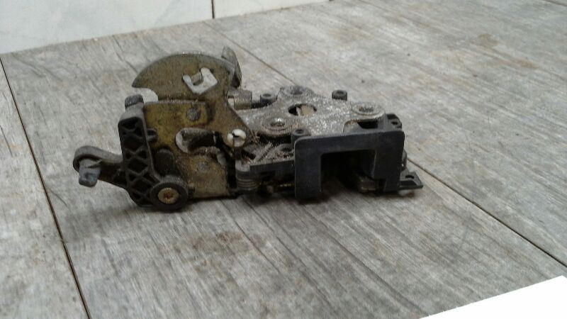 SATURNSDN 1994 RIGHT REAR DOOR LOCK LATCH