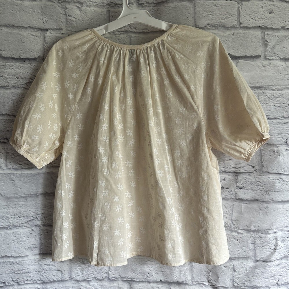NEW WITH TAGS UNIVERSAL THREAD WHITE CREAM BUTTON FRONT BLOUSE LARGE FLORAL