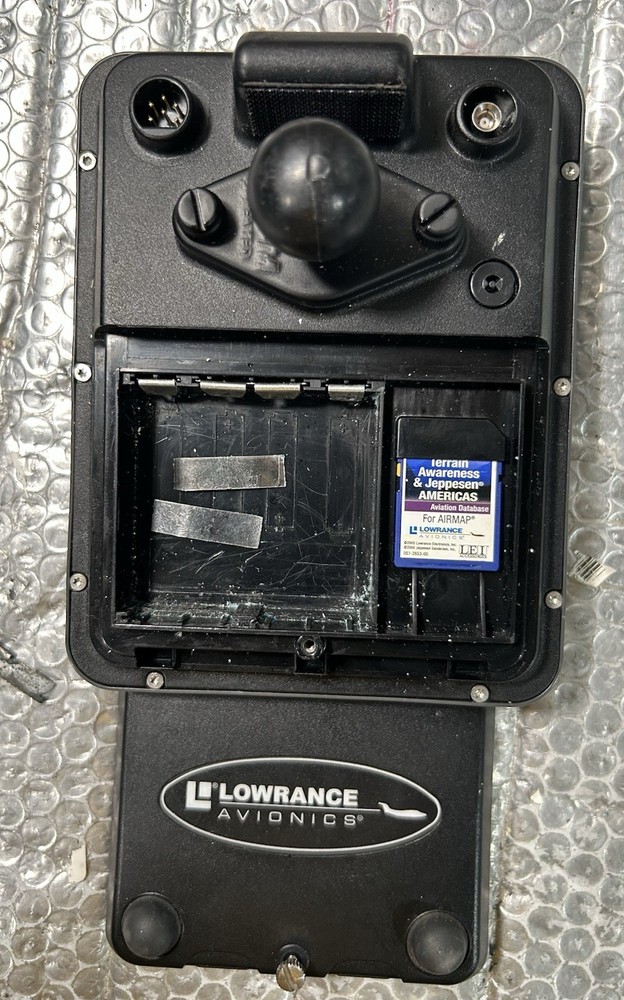 Lowrance Avionics AIRMAP 2000c GPS - READ