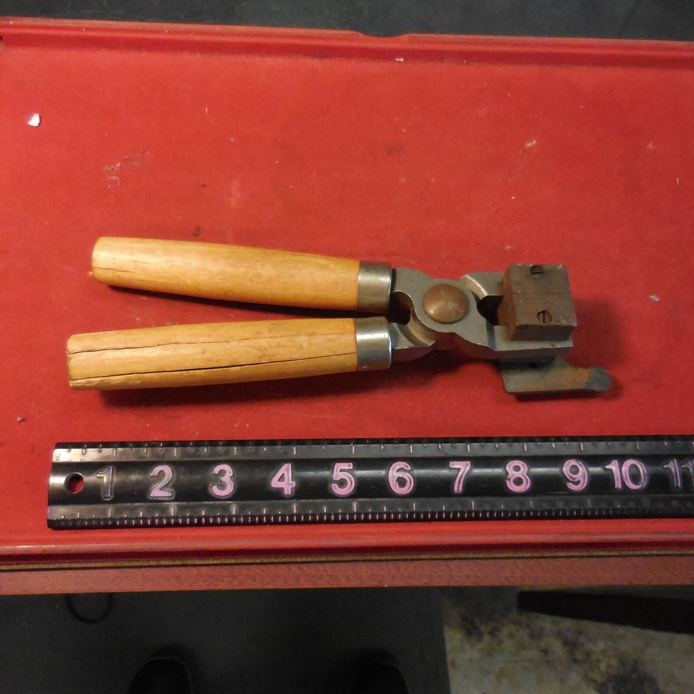 Lyman Bullet Mold 457 -2 CRACKED HANDLE