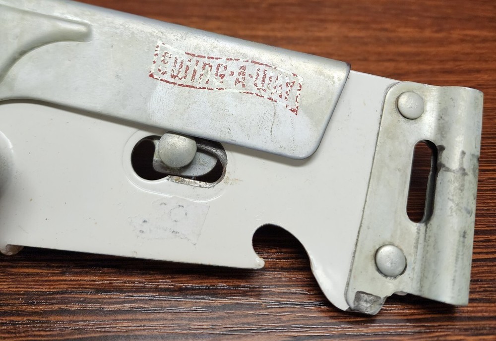 VTG Swing-A-Way Can Opener - White