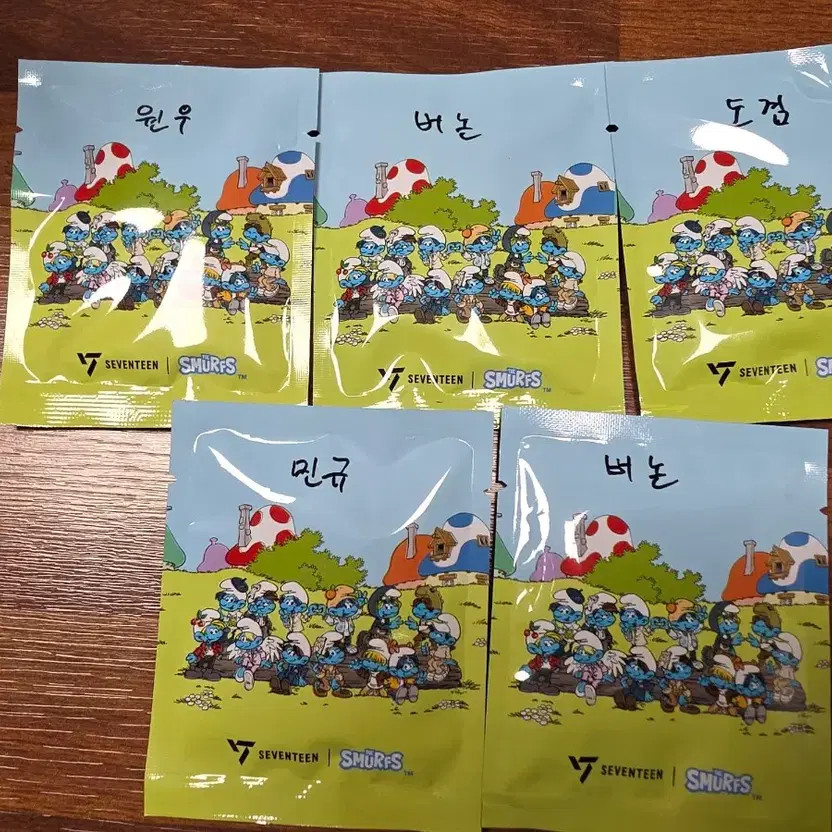 Seventeen x Smurf Metal Keyring - Unopened