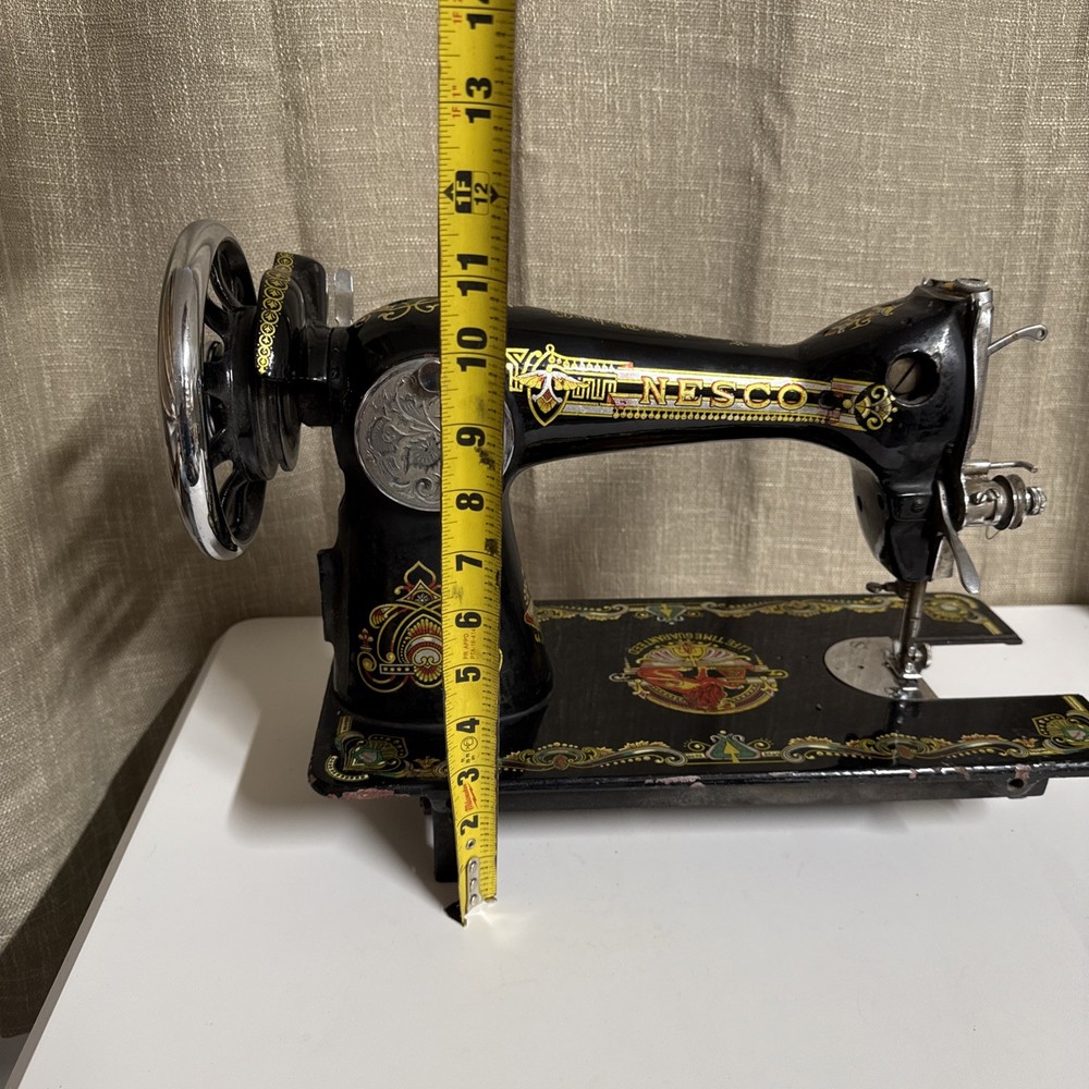 UNTESTED AS IS WORLD'S BEST DELUXE SEWING MACHINE NESCO