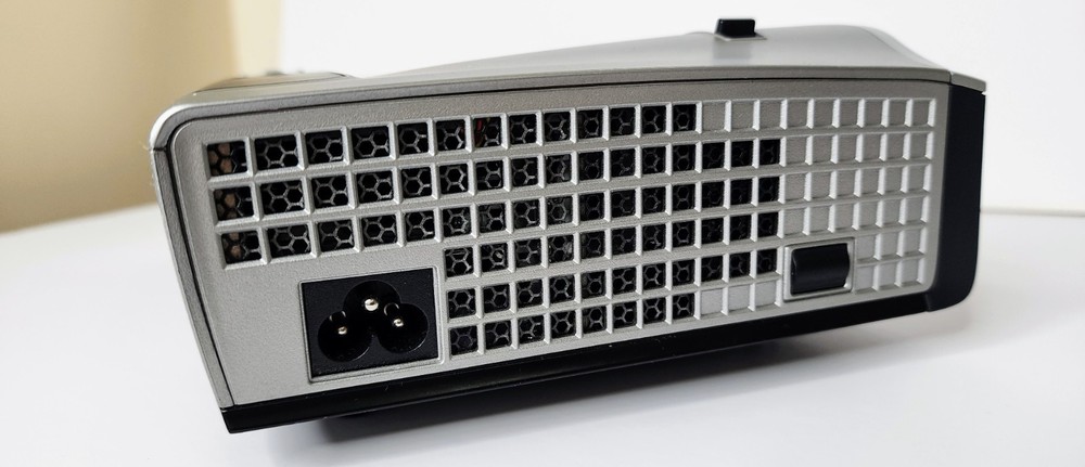 Optoma EP7150 DLP Projector w/ Remote Case Cables Tested Working