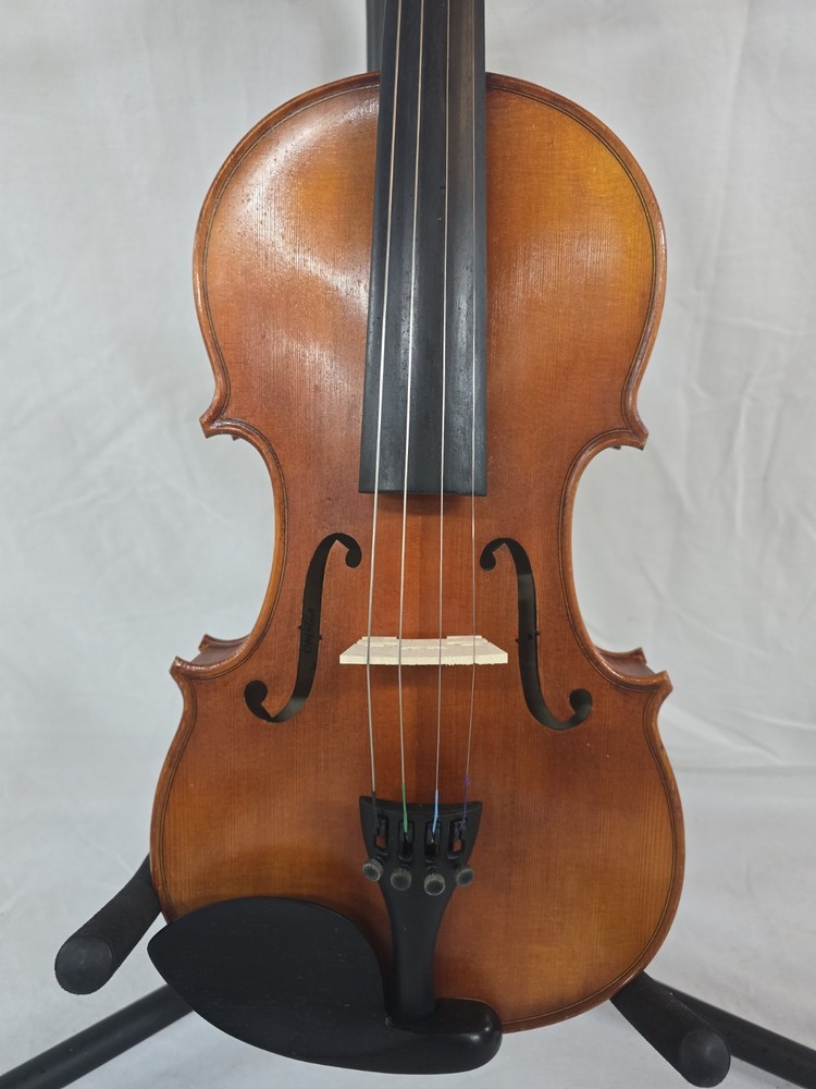 Amati's Fine Instruments Model AFV-017 4/4 Violin with Bow & Case