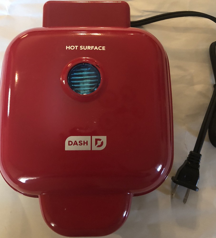 Dash Egg Bite Maker -Red- used but in very nice condition