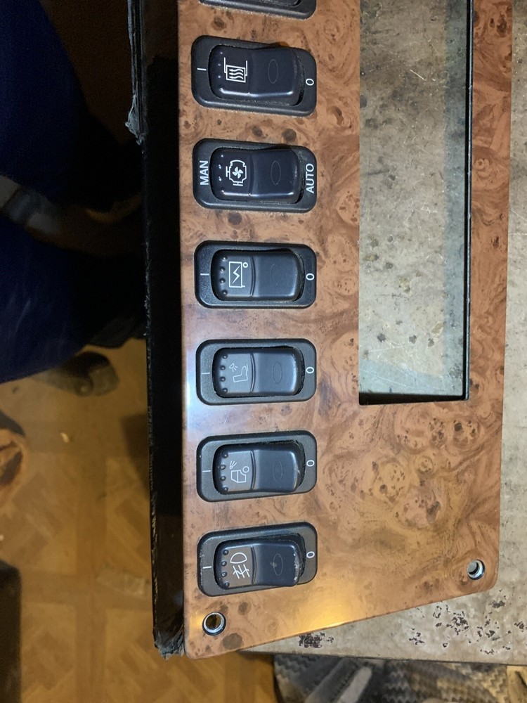 Peterbilt 587 Switch Panel | P/N S64-6059M04