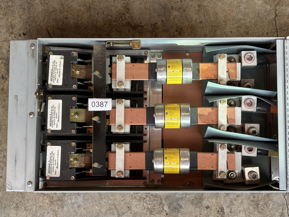 General Electric THFP365 Panelboard Unit Type QMR 400 Amp 600 Volts
