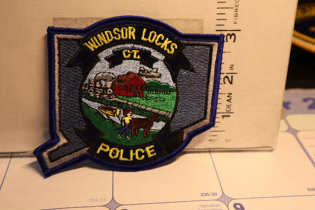 police patch  WINDSON LOCKS POLICE CONNECTICUT