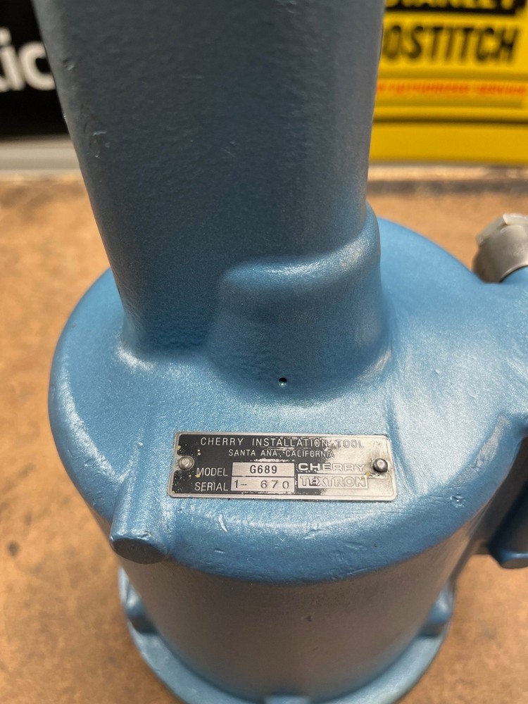 CHERRY G689 PNEUMATIC RIVETER