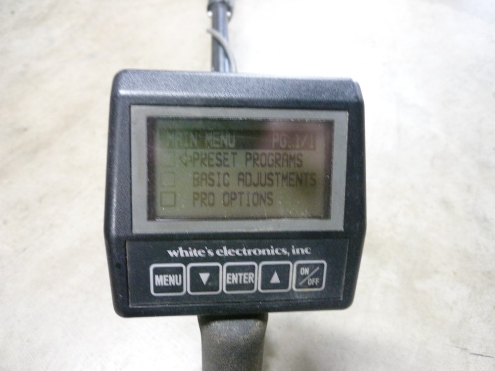 Whites DFX metal detector....