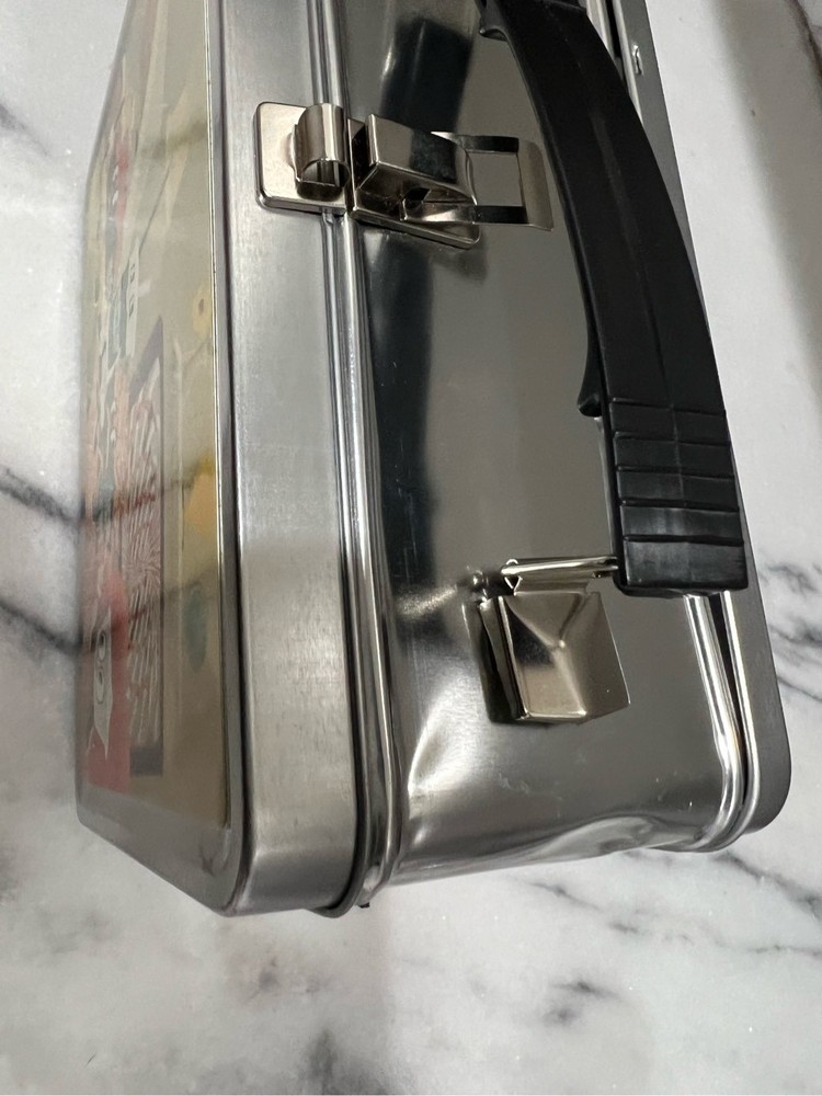 Wing-stop lunch box with drink flask.