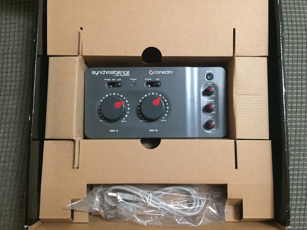 M-Audio Torq Conectiv Bundle DJ VINYL/CD/Controller