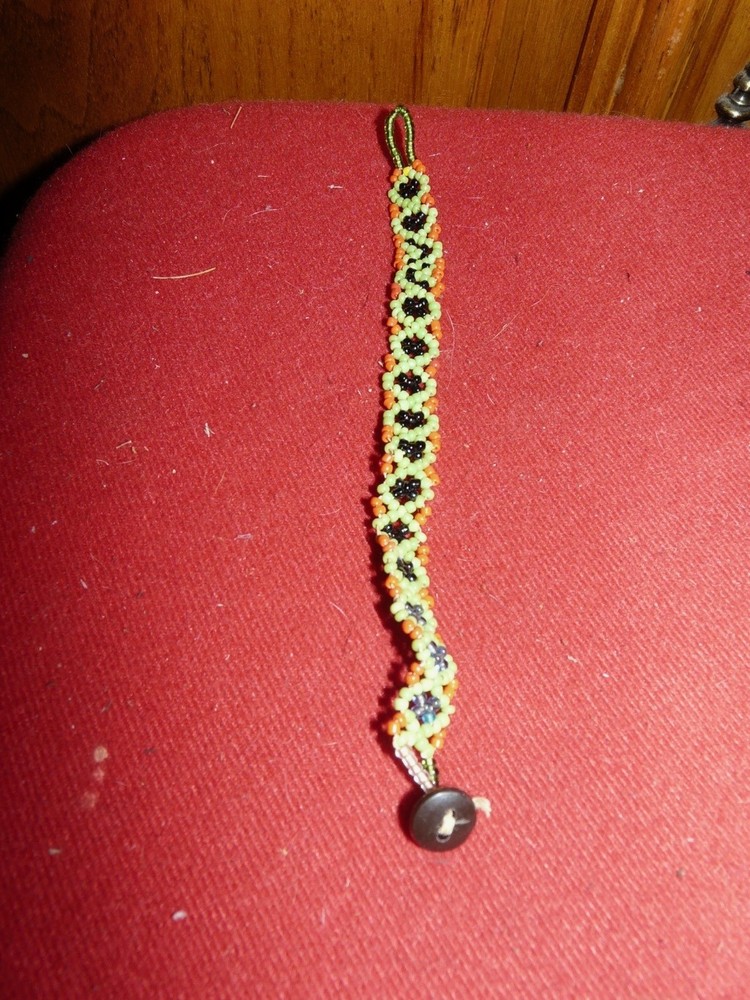 MATSES PERU AMAZON INDIAN SMALL BEAD BRACELET
