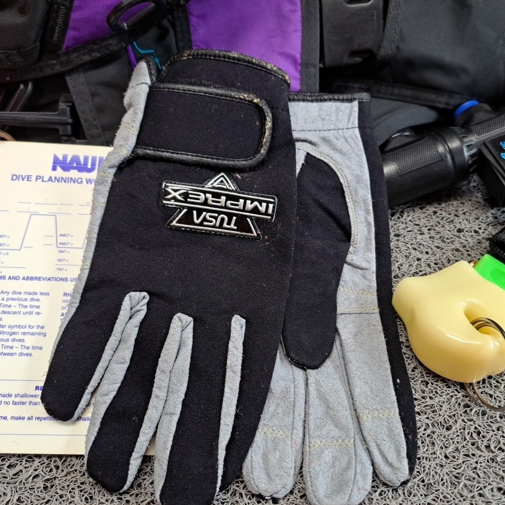 SEAQUEST Infinity Scuba Vest Size Medium W/ Breathing Source + Accessories