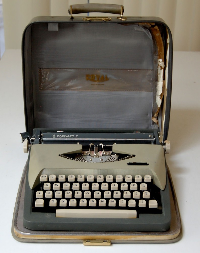 Royal Forward I Portable Manual Typewriter with Case Good Condition Netherlands