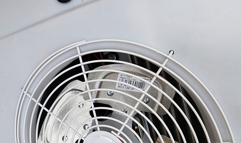 Red Dot AC Unit 12v Rooftop Mount R-6100-4P