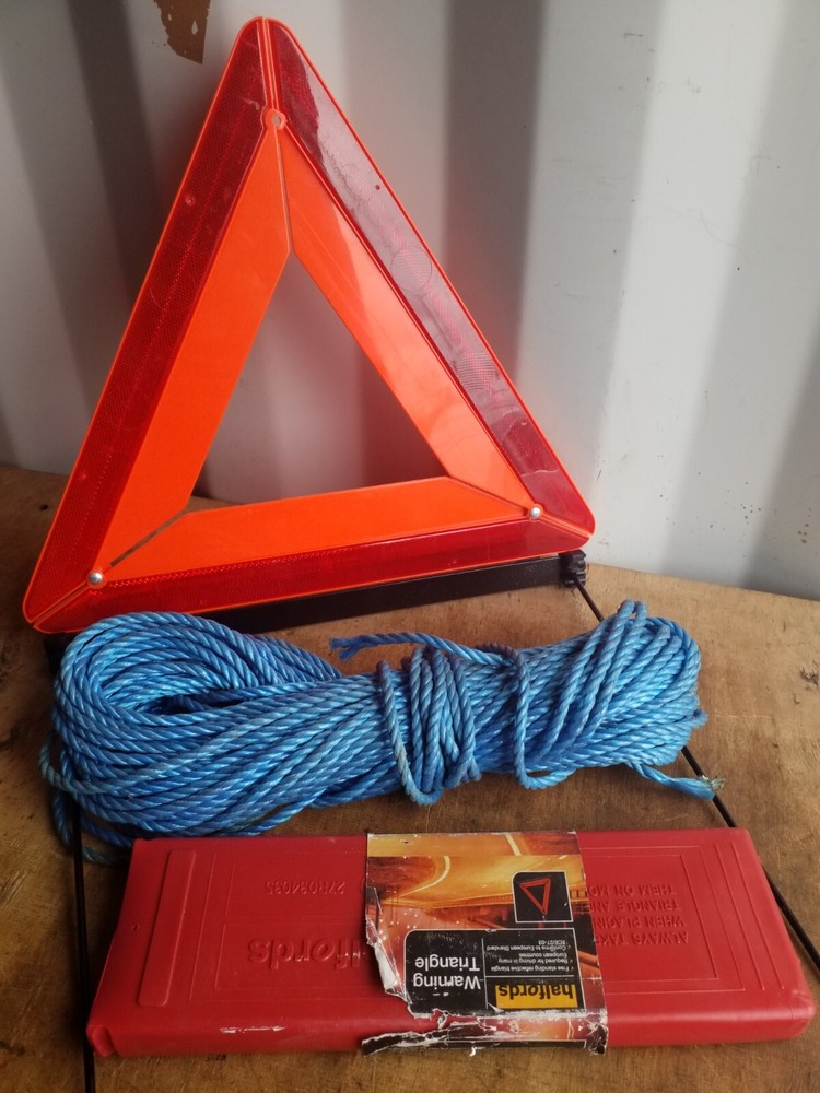 Halfords Warning Triangle Emergency Breakdown Reflective Foldable Sign Tow Rope
