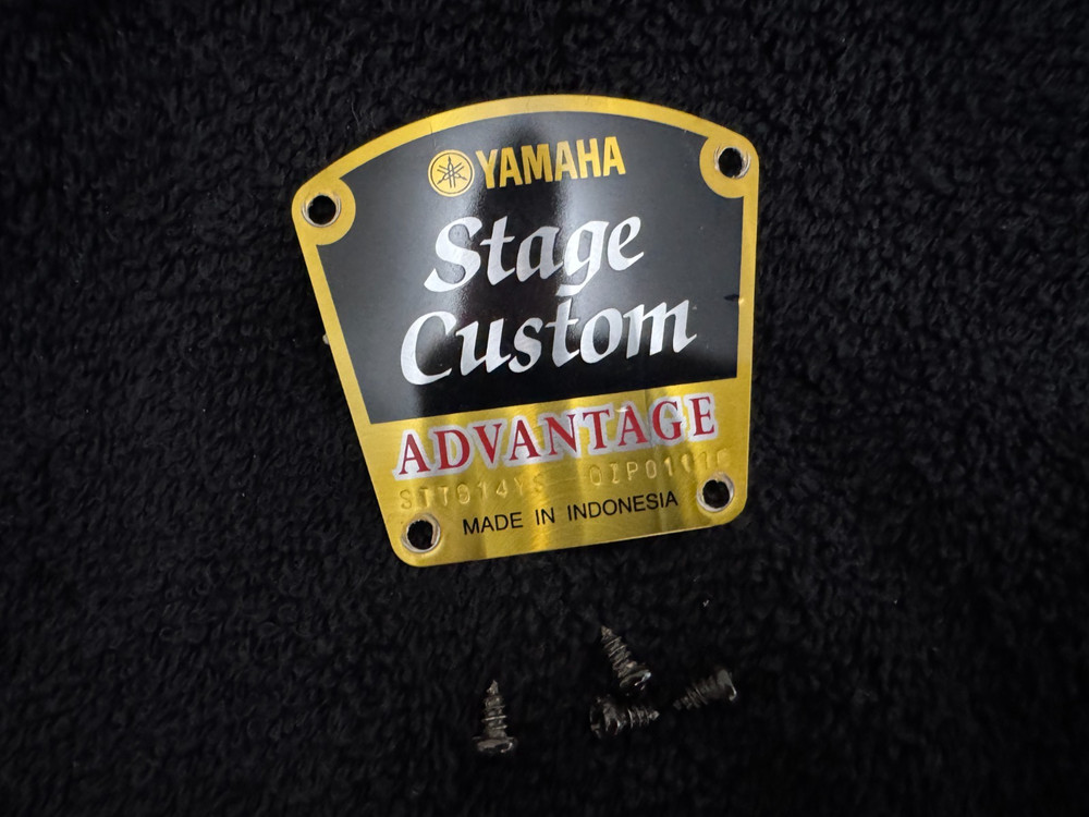 Yamaha Stage Advantage drum badge with screws. Several available