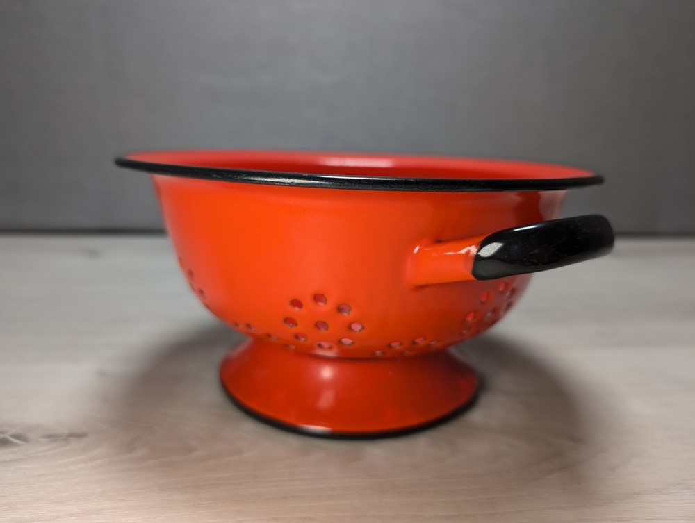 Vintage 1960's Enamelware Colander Strainer Red & Black Trim Kitchenware 8"