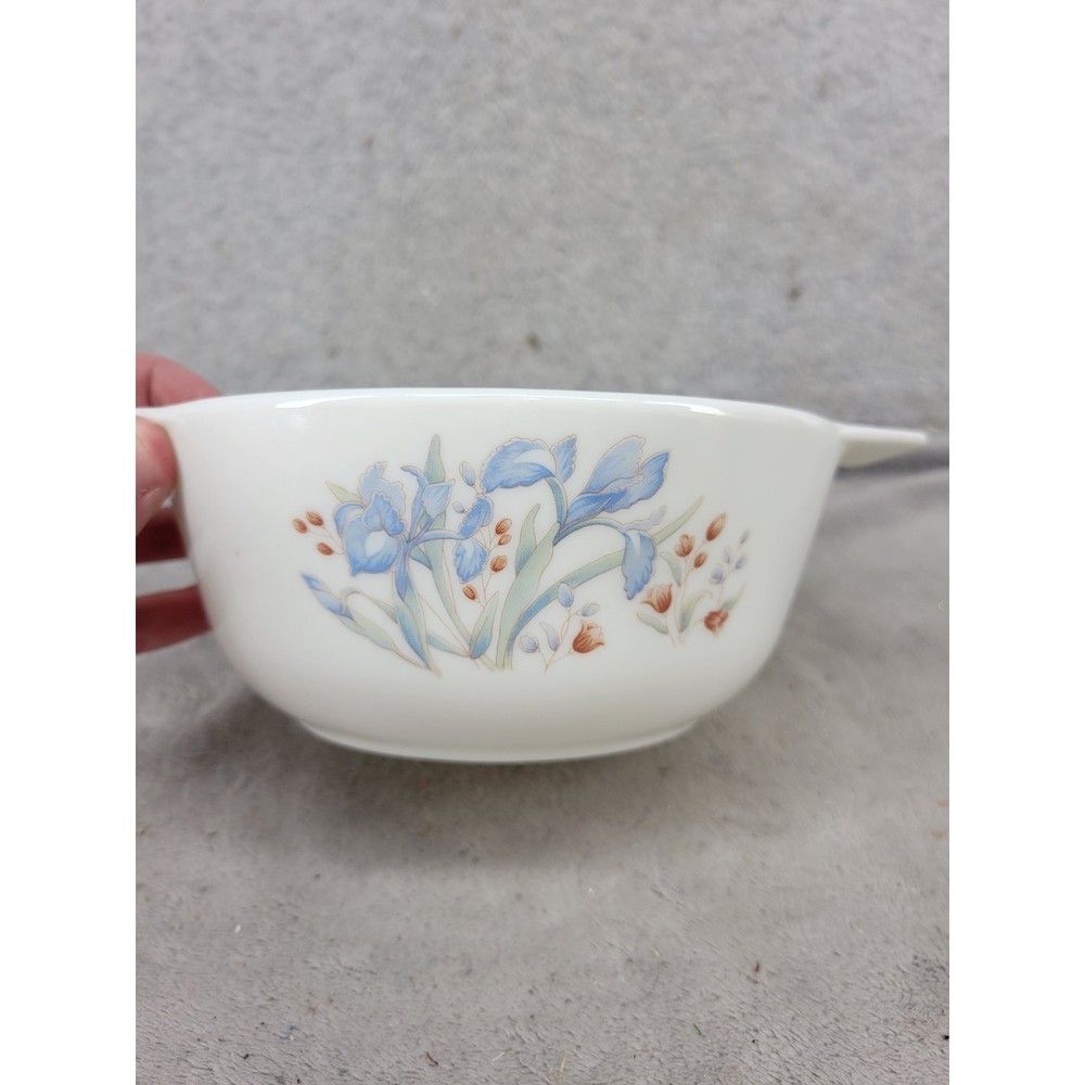 Pyrex England Iris Pattern 1.5QT Mixing Bowl Retro Kitchenware 6.5" x 3"