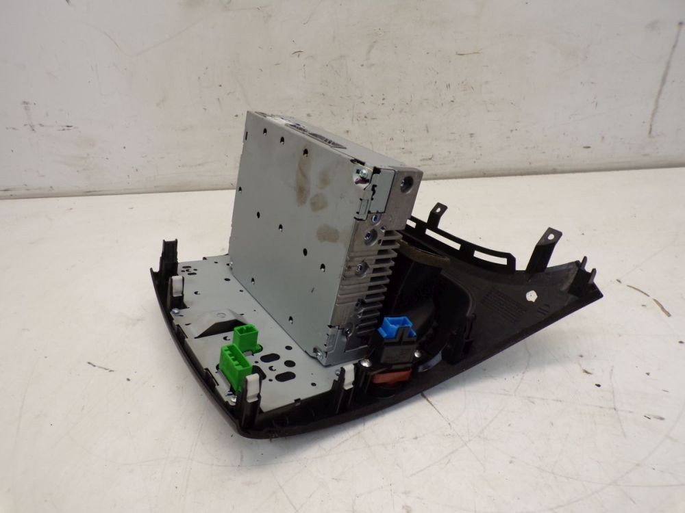 Radio/CD-Chsler-Kombination Emergency Lights, Grids, Code Not Present