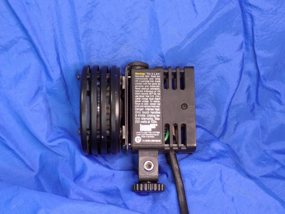 LOWELL PRO ViP Camera Lighting System w/ Light & Light Stand German Made