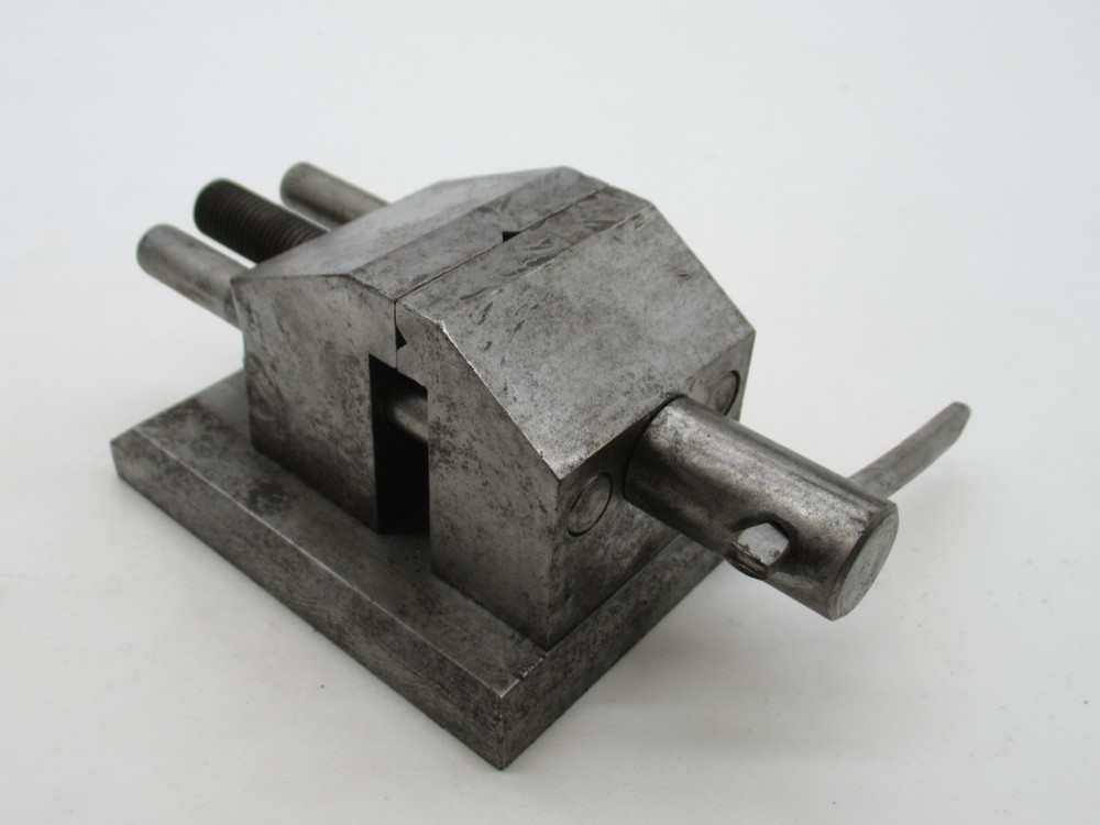 Lovely Vintage Toolmakers Milling Machine Vice 1 7/8" Jaws Apprentice Made