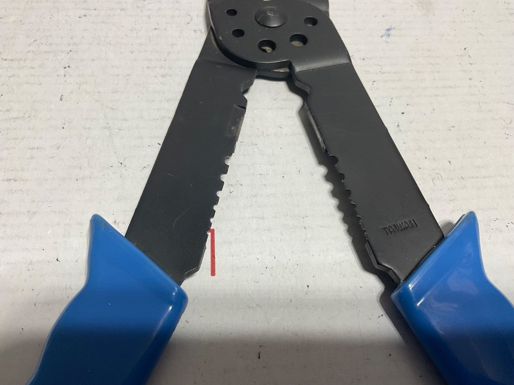 Crimping Tool with Wire Stripper — made in Taiwan