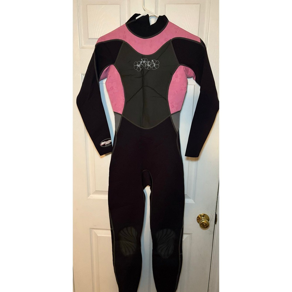 Winning Edge wetsuit. NWT. Size medium